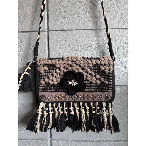 America & Beyond Neutral Bohemian Woven Textile Crossbody Bag with Puka Shells - Picture 1 of 4